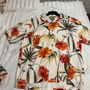 Hilo hattie 100% silk hawaiian shirt-Large